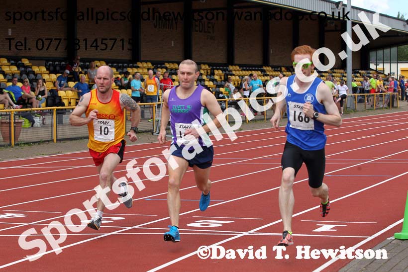 One mile, North East Masters Champs, Monkton Stadium,  Jarrow. Photo: David T. Hewitson/Sports for All Pics